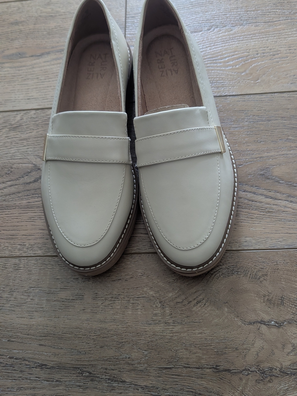 Naturalizerwomens Cream Leather Penny Loafers